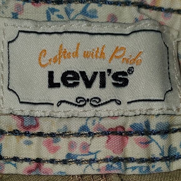 Crafted With Pride Levi's Khaki Women's Cargo Cropped Capri Pants Size 10 - Picture 9 of 12